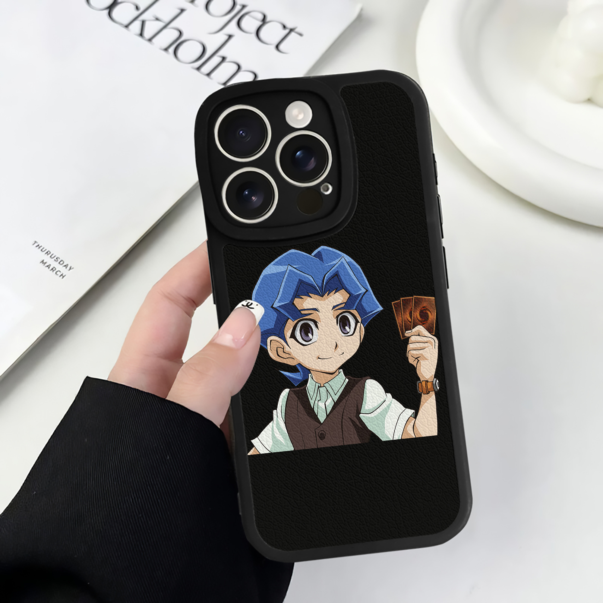 遊☆戯☆王 Yu-Gi-Oh! 【iPhone 16シリーズ対応】シリコンスマホケース（レザー調） 材質：シリコン